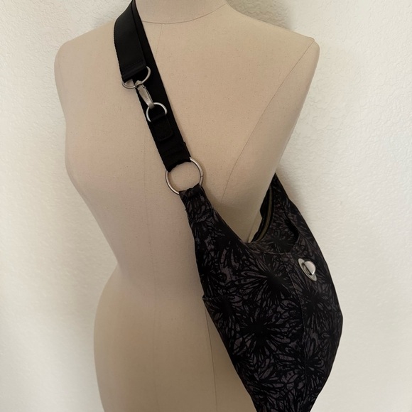 Baggallini Crossbody/Shoulder Bag - Picture 4 of 14
